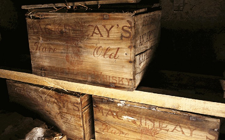 Κι όμως, αυτά τα πράγματα βρέθηκαν κάτω από δάπεδα πατωμάτων σπιτιών! (φωτό)