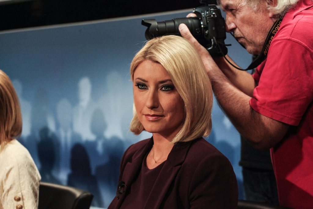 Η Σία Κοσιώνη τρολάρει τον εαυτό της με μία φωτογραφία: «Και μου το λέγε ο Παντελής από το κοντρόλ» (φωτο)