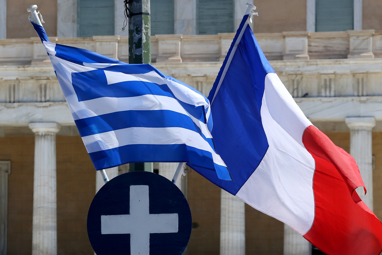 Γαλλία: Επίθεση αντιεξουσιαστών στο ελληνικό προξενείο στη Ναντ