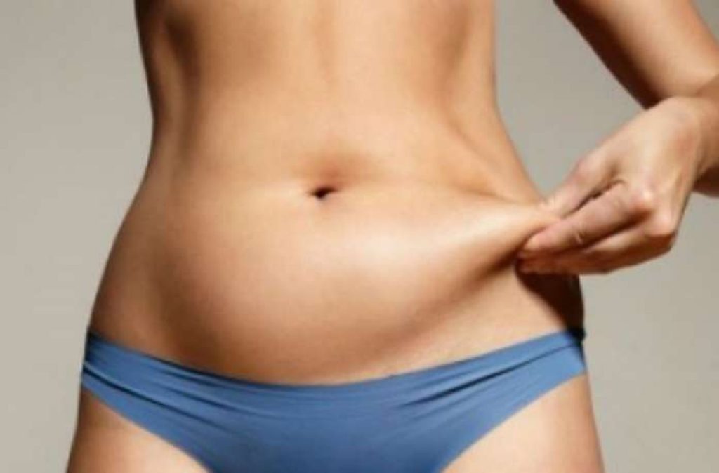 Αυτές είναι οι τρεις τροφές που «καίνε» το λίπος στην κοιλιά