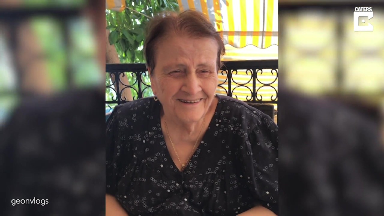 Η γιαγιά που έγινε viral προσπαθώντας να προφέρει ονόματα στα αγγλικά (βίντεο)