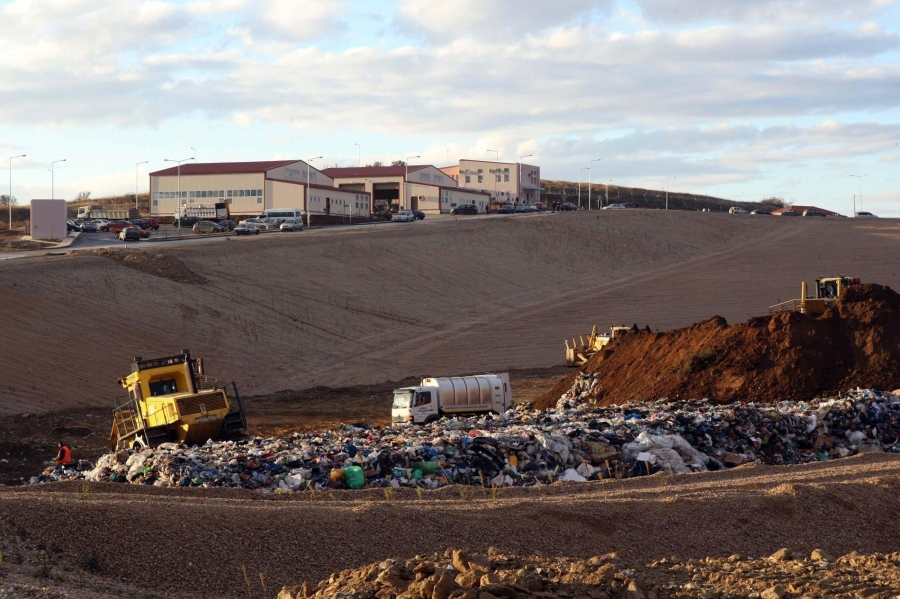 Μεγάλη πυρκαγιά στις κτιριακές εγκαταστάσεις του ΦΟΔΣΑ στη Ζάκυνθο (φώτο-βίντεο)