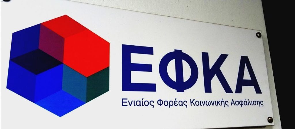 «Κυνηγητό» ελεγκτών του ΕΦΚΑ με ανασφάλιστους εργαζομένους – Κρύφτηκαν σε αποθήκη (βίντεο)