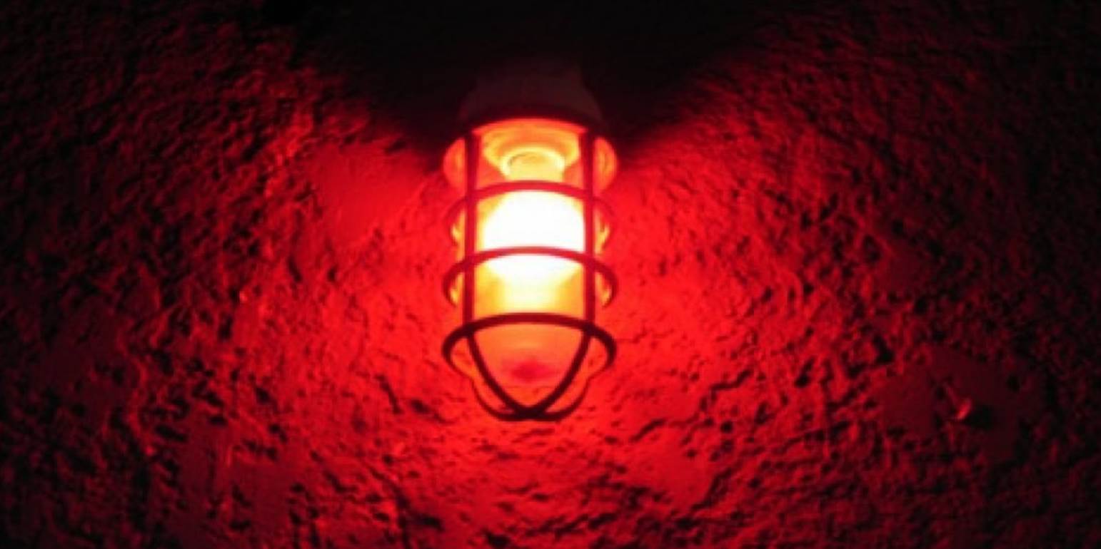 Το γνωρίζατε; – Γιατί οι οίκοι ανοχής έχουν κόκκινο φως;