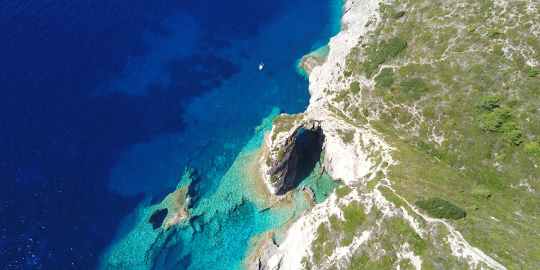 Οι μαγευτικές σπηλιές στους Παξούς – Τα σμαραγδένια νερά και οι μύθοι τους (φωτο)