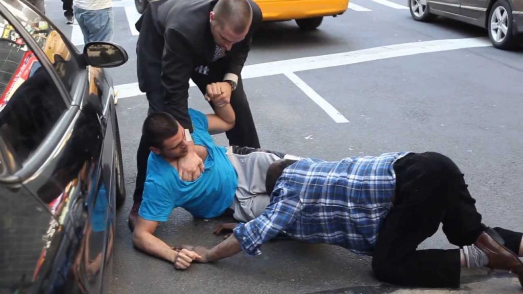 Άγρια συμπλοκή στην Κύπρο μεταξύ Αράβων και Άγγλων – Βγήκαν μαχαίρια – 10 συλλήψεις (βίντεο)