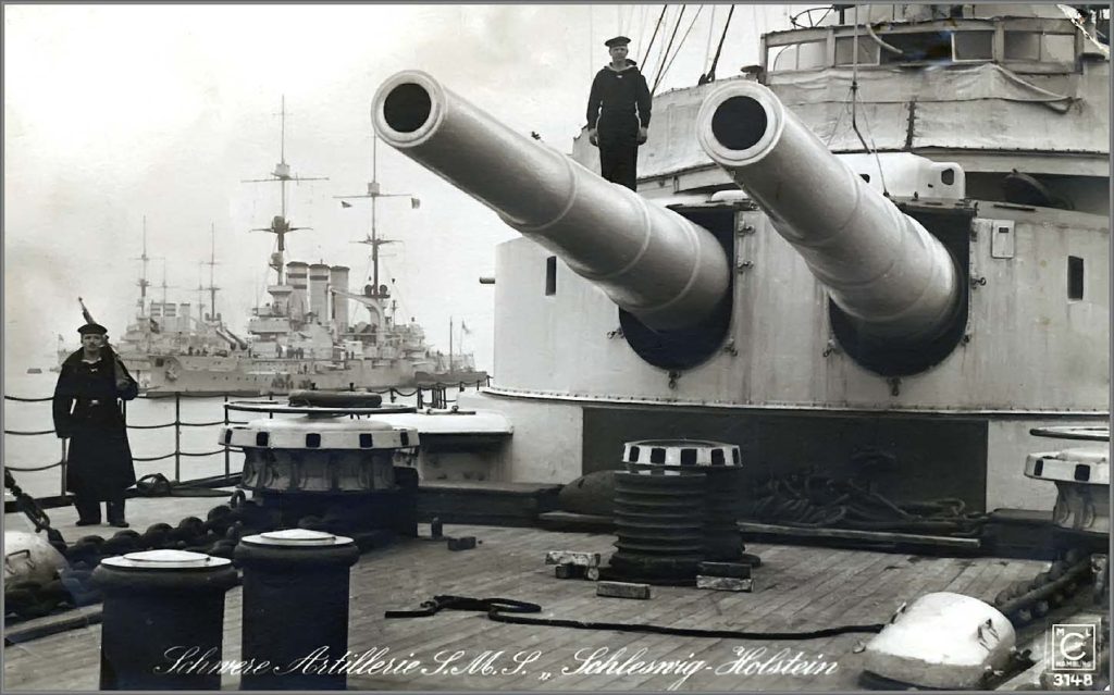 Βίντεο: Από αυτό το πλοίο έπεσαν οι πρώτοι κανονιοβολισμοί του Β΄ΠΠ