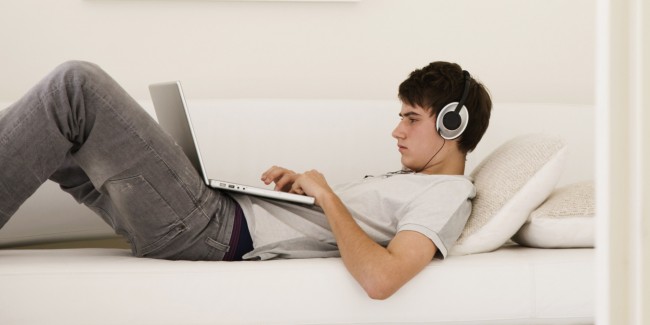 Oι οθόνες βλάπτουν την ψυχική υγεία των εφήβων