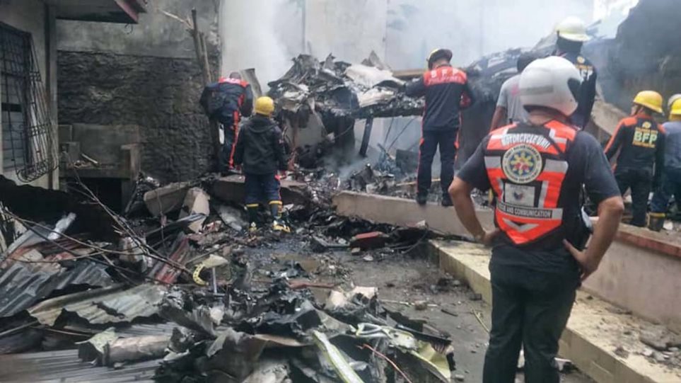 Συντριβή μικρού αεροσκάφους στις Φιλιππίνες – Οχτώ οι νεκροί από το δυστύχημα (βίντεο)