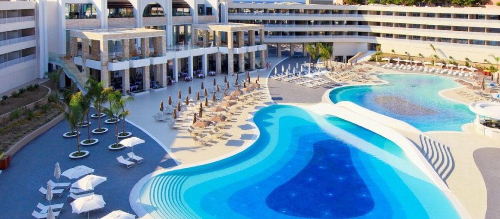 Υπολόγιζαν χωρίς την… ΑΑΔΕ οι ξενοδόχοι: Βίλες και ξενοδοχεία «ξέχασαν» να δηλώσουν στην εφορία ότι φέτος άνοιξαν