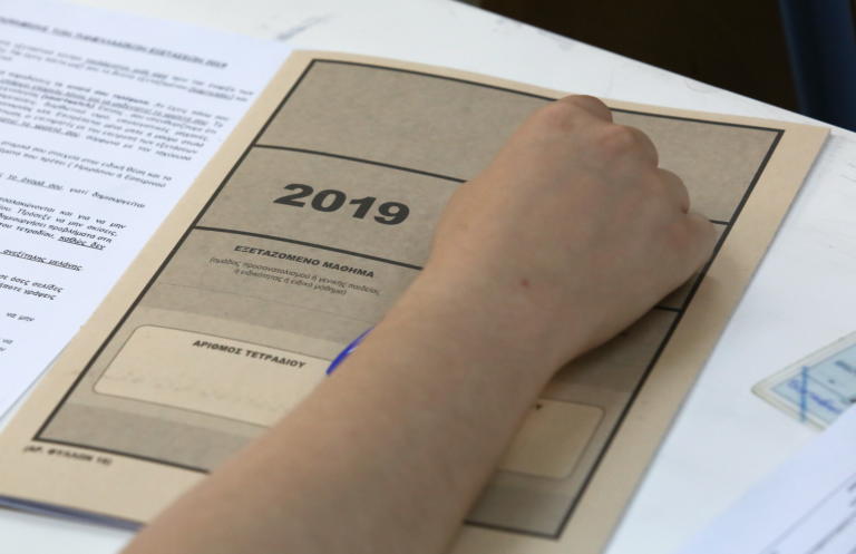 Ξεκινούν οι Επαναληπτικές Εξετάσεις των Πανελληνίων – Αύριο θα καθίσουν στα θρανία
