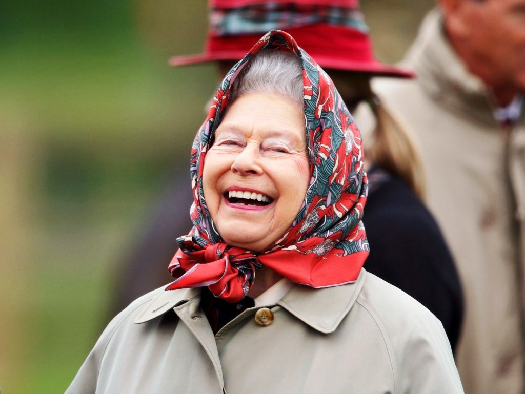 Η βασίλισσα Ελισάβετ «τρολάρει» Αμερικανούς τουρίστες που δεν την αναγνώρισαν