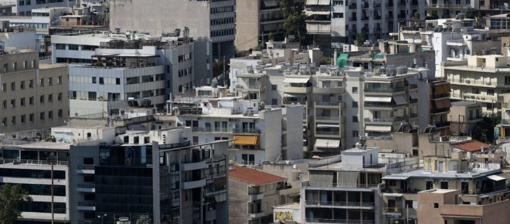 Στο «κόκκινο» οι τιμές κατοικιών λόγω Airbnb και «Χρυσής Βίζας»