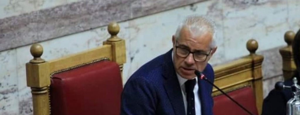 Mε την μέθοδο του λεκέ… έκλεψαν τον βουλευτή της Ελληνικής Λύσης στο Σύνταγμα – Πως δρουν οι ληστές;