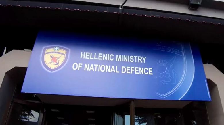 Ποιο τραγούδι του Πάριου «αντέγραψε» το Υπουργείο Άμυνας; (βίντεο)