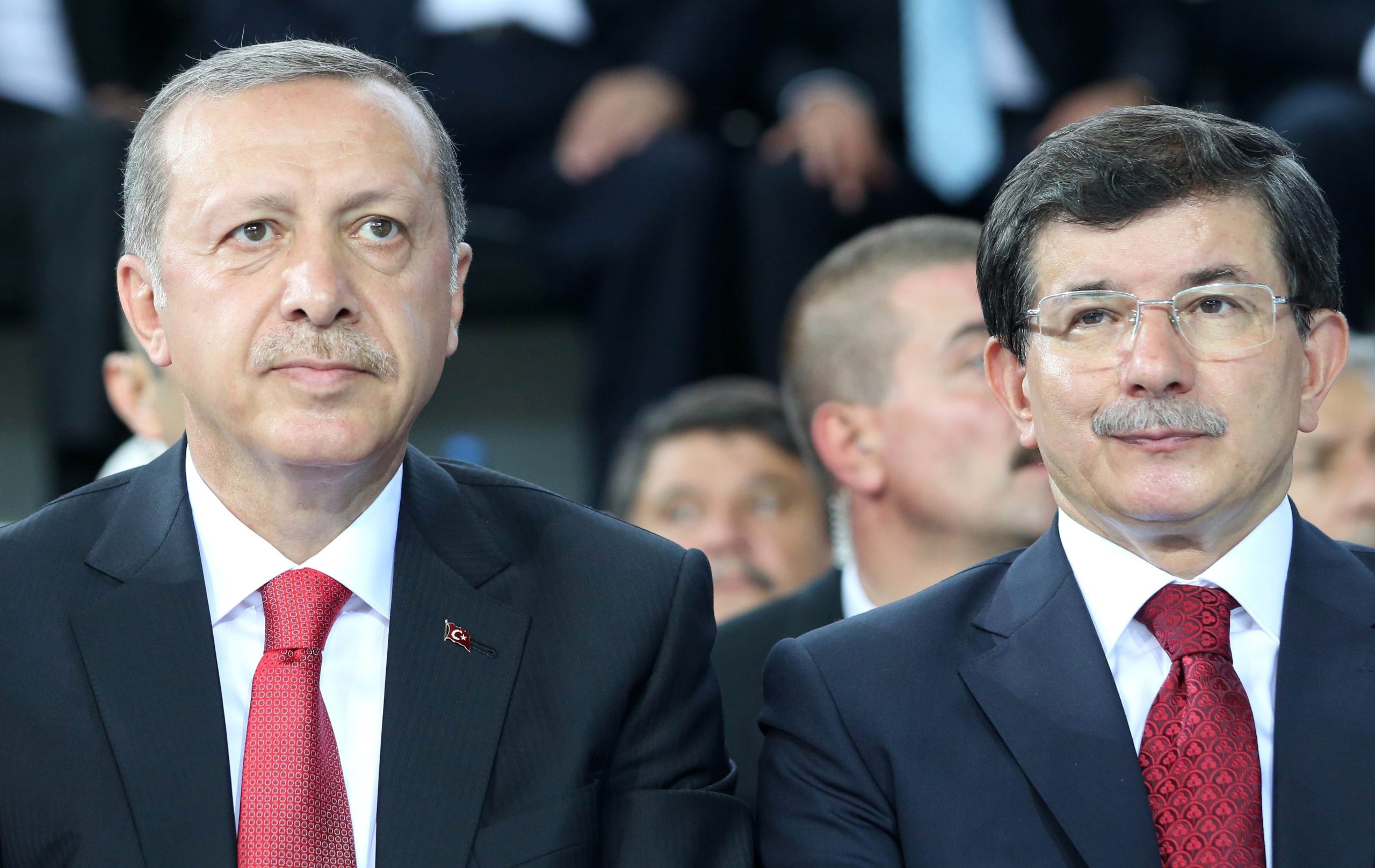Πολιτική αναταραχή στην Τουρκία: Ξεκίνησε η διάσπαση του AKP – Ο Ερντογάν διέγραψε Α.Νταβούτογλου & άλλους 3
