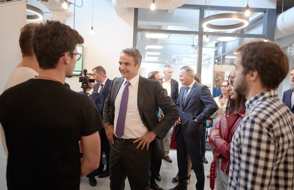 Συμβολική επίσκεψη Μητσοτάκη στο Ίδρυμα Brainport του Αϊντχόβεν με μήνυμα για την Παιδεία και το «Brain Drain»