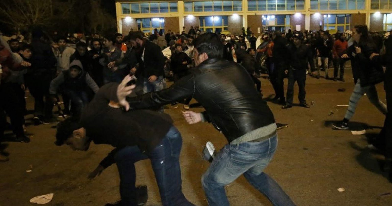 Χάος στην Αθηνών-Λαμίας μετά από «ντου» δεκάδων αλλοδαπών: Επιχείρησαν να καταλάβουν τη σιδηροδρομική γραμμή