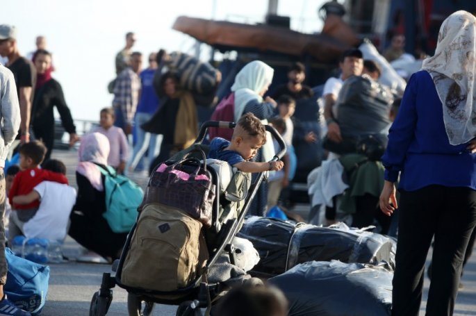 Νέα «απόβαση» αλλοδαπών στο λιμάνι της Θεσσαλονίκης από τη Μόρια (βίντεο)