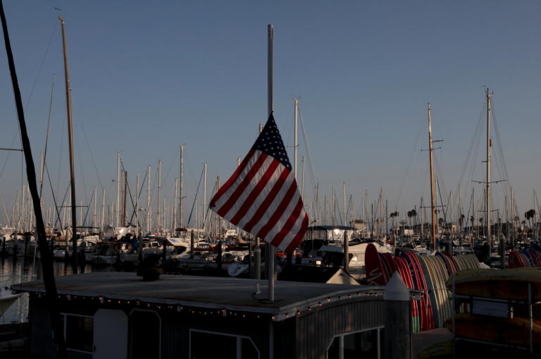 Καλιφόρνια: Ανατριχιαστικό ηχητικό από το σήμα κινδύνου στο φλεγόμενο σκάφος – Οκτώ πτώματα ανασύρθηκαν (βίντεο-φωτο)