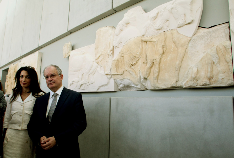 Η  πρόταση της Αμάλ Κλούνεϊ για τα Γλυπτά του Παρθενώνα: Τι έχει μεσολαβήσει από το 2014;