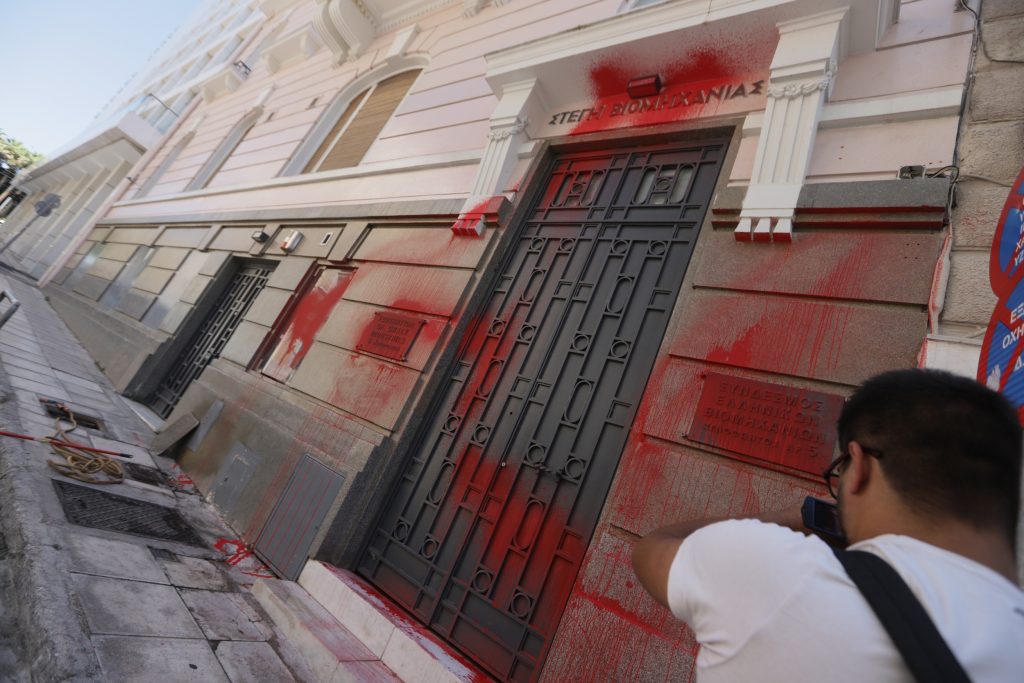 Παράνοια: Πέταξαν μπογιές στο σπίτι του Ινδού πρόξενου επειδή είναι η τιμώμενη χώρα στην φετινή ΔΕΘ!