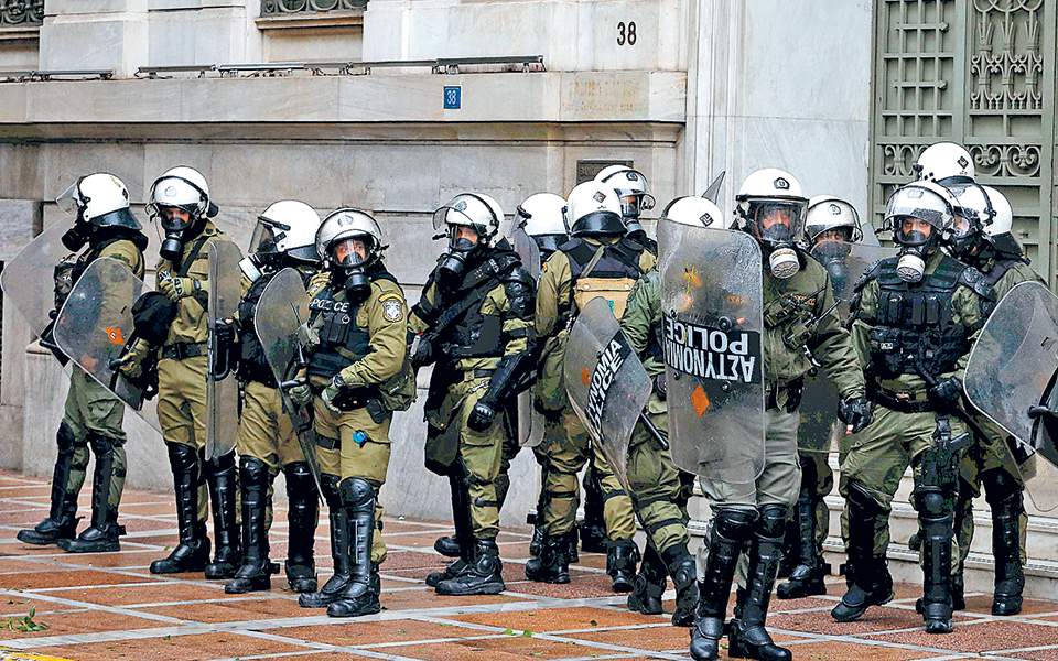 Ενίσχυση των ΜΑΤ με 220 αστυφύλακες – Νέες «ομάδες συλλήψεων»