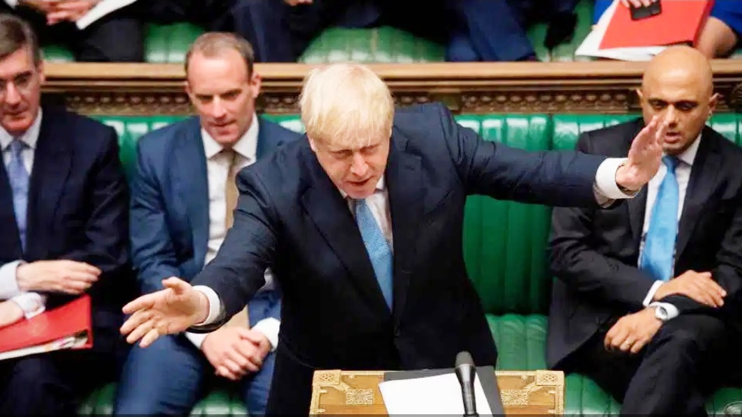 Ξεσπαθώνει ο Μπόρις Τζόνσον κατά του Κόρμπιν: «Είσαι μια τρομαγμένη κότα – Πρόωρες εκλογές στις 15 Οκτωβρίου»
