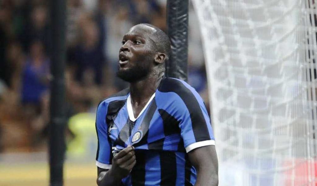 Οι οπαδοί της Ίντερ απαντούν στον Λουκάκου: «Αυτό δεν είναι ρατσισμός, γίνονται αυτά στα γήπεδα»