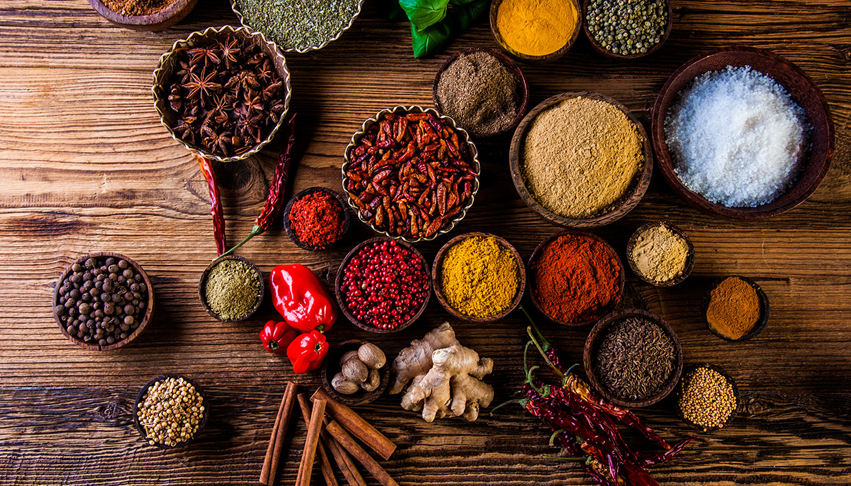 Γιατί πρέπει να βάζετε τα μπαχαρικά στην κατάψυξη