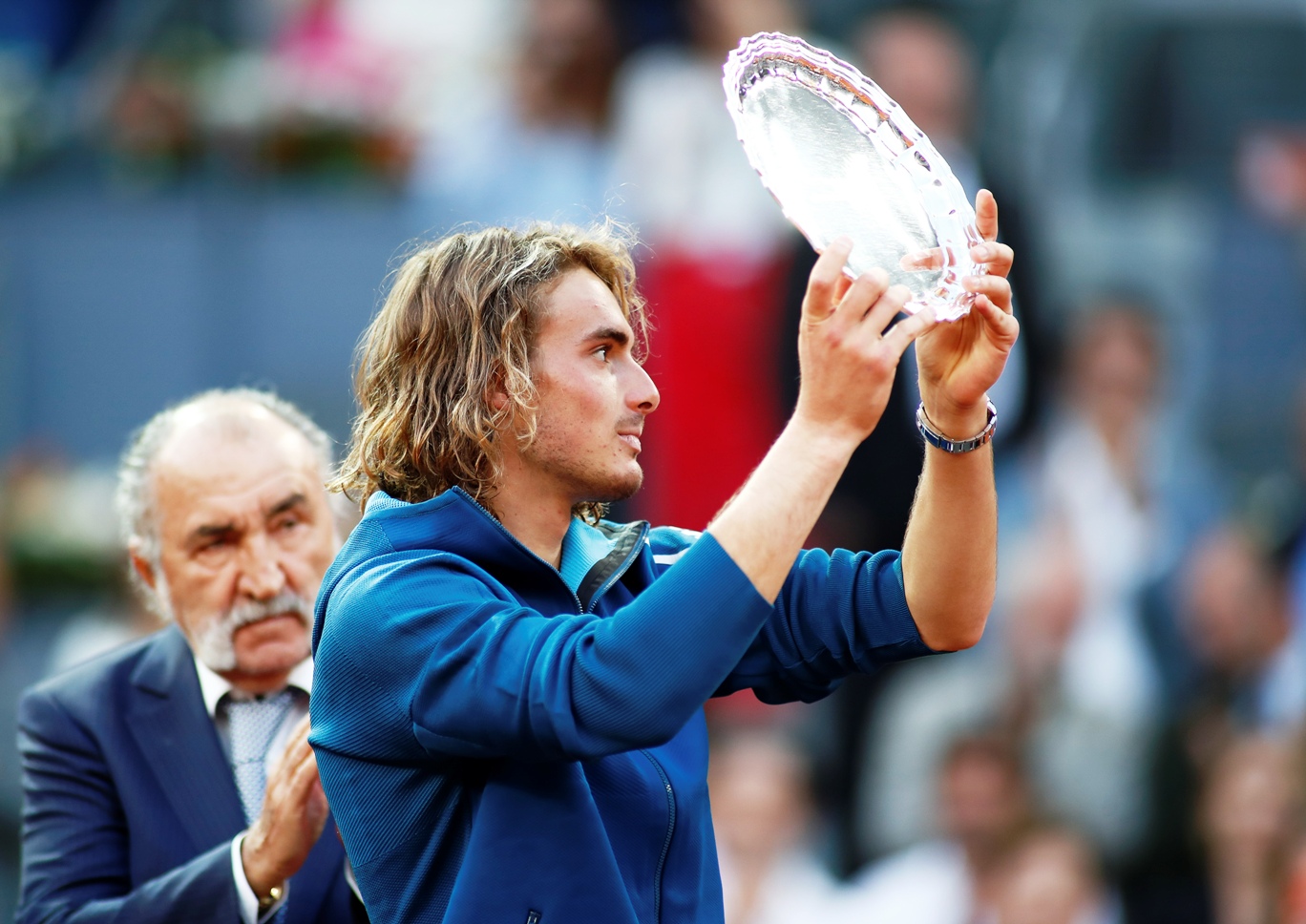 Πολύ μικρό το γήπεδο στο Τατόι για να χωρέσει τους χιλιάδες φίλους του Τσιτσιπά