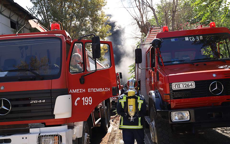 Υπό έλεγχο οι πυρκαγιές σε Μαρκόπουλο και Ασπρόπυργο
