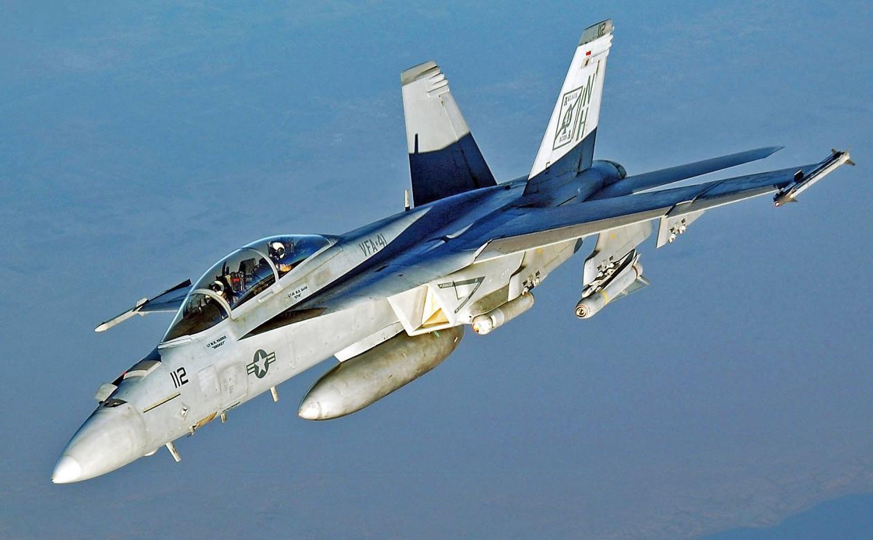 Εντυπωσιακό βίντεο: F/A-18E Super Hornet στην υπέρτατη προσπάθεια επιβίωσης από αντιαεροπορικό βλήμα