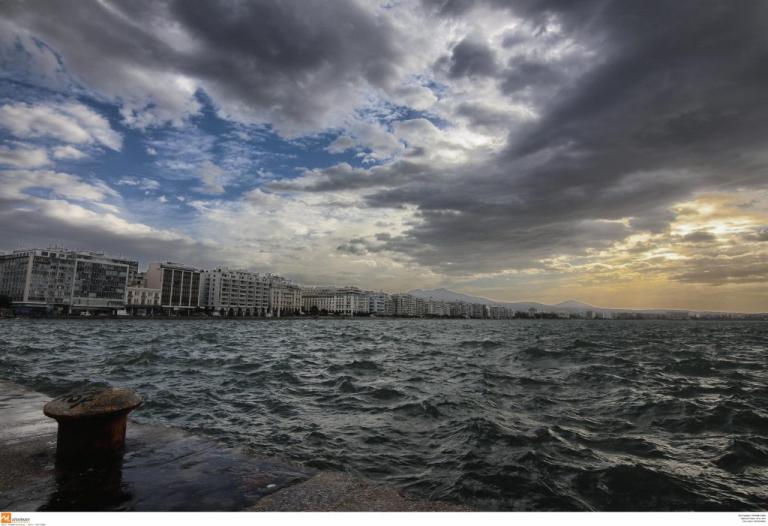 Καιρός: «Δακρυσμένος» ο καιρός σήμερα – Βροχές, μπόρες και μποφόρ