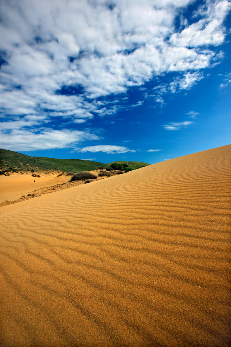 Απόκοσμο σκηνικό με χρυσή άμμο στην Ελλάδα – Που βρίσκεται αυτό το τοπίο; (φωτο)