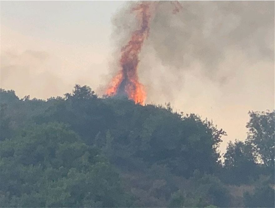Aγρίνιο: Καλύτερη η εικόνα της φωτιάς – Σε ύφεση η πυρκαγιά (βίντεο)