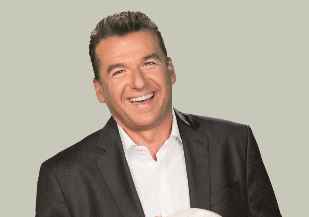 «Τρέχει» να προλάβει την πρεμιέρα ο Γιώργος Λιάγκας