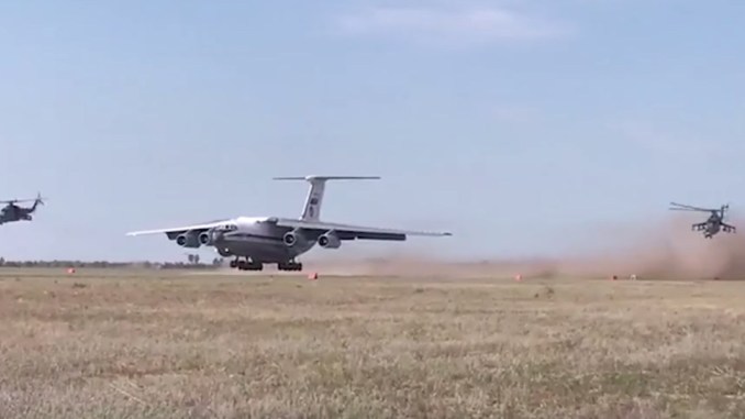 Άσκηση της ρωσικής Αεροπορίας με τακτικές από το Αφγανιστάν: Προσγείωση Il-76MD με συνοδεία Mil Mi-24