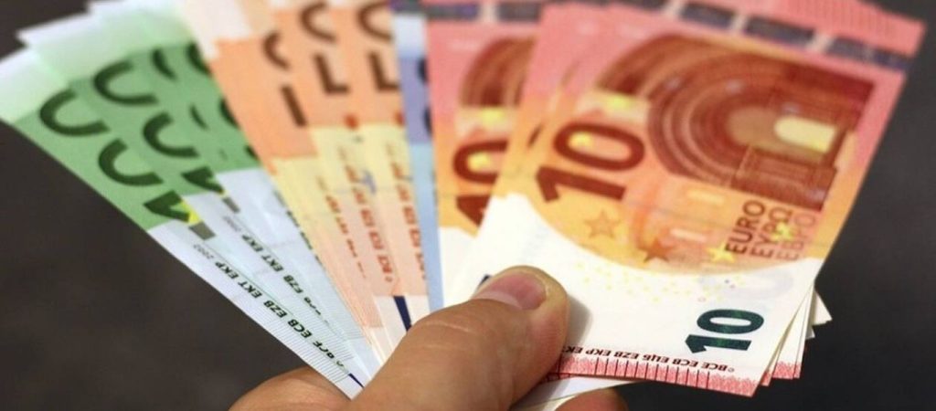 Μπαράζ πληρωμών ως τέλος του μήνα