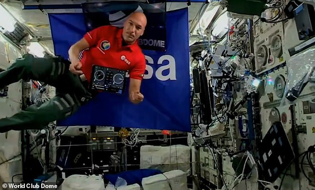 O Λουκά Παρμιτάνο έκανε ένα… διαστημικό πάρτι – Ο DJ που έπαιζε από το διάστημα (βίντεο)