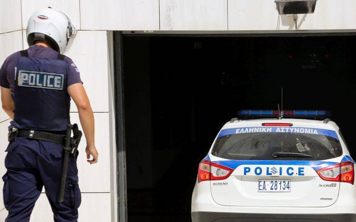 Παρανοϊκές καταστάσεις στη Λαμία: Συνεχίζουν να αφήνουν ελεύθερο Τυνήσιο «πρόσφυγα» που πραγματοποιεί ληστείες