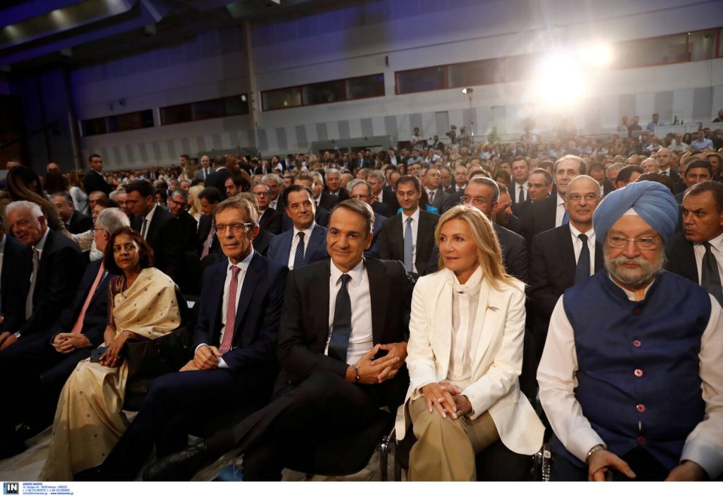 Η εμφάνιση της Μαρέβα Μητσοτάκη στην ΔΕΘ – Εντυπωσιακή και κομψή (φωτο)