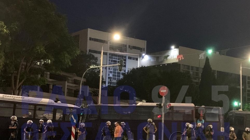 Ισχυρές αστυνομικές δυνάμεις έξω από το ΑΠΘ για την ΔΕΘ (φωτο-βίντεο)