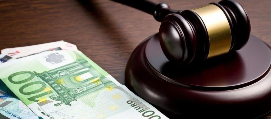 Πρόστιμο 110.000 ευρώ σε τράπεζα για παράνομη παρακράτηση χρημάτων επέβαλε το υπουργείο Ανάπτυξης
