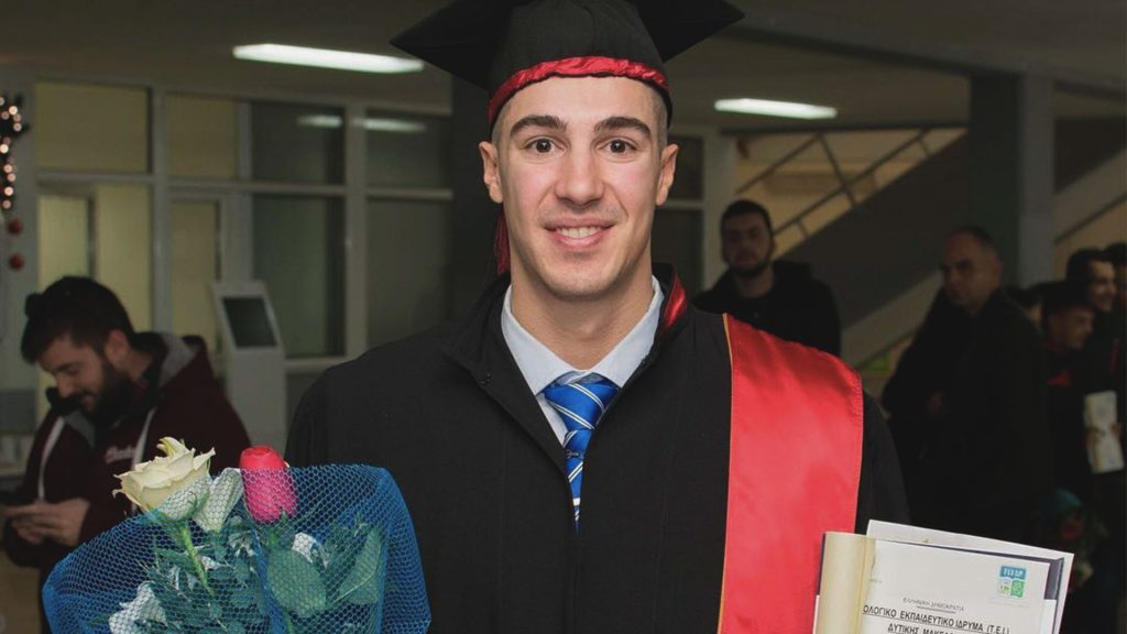 Ο «Αγάπη Μόνο» γίνεται… ειδικός φρουρός και πάει Εξάρχεια (βίντεο)