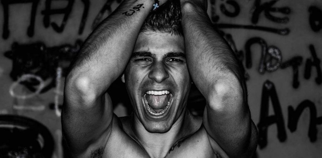 Άκης Δήμας: «Το κτήνος της Λαμίας είναι ο πατέρας μου» (βίντεο)