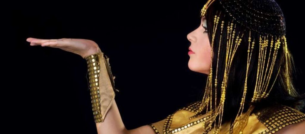 Βασίλισσα Κλεοπάτρα: Η γυναίκα που κατάφερε να ρίξει στο κρεβάτι τους μεγαλύτερους ηγέτες της εποχής! (βίντεο)