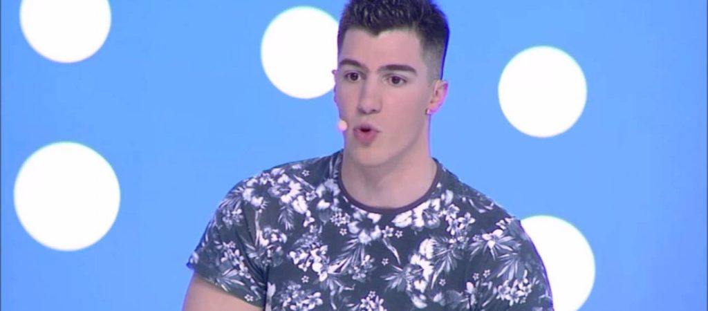 Ο ειδικός φρουρός «Αγάπη Μόνο» σε βίντεο με αστυνομικό: «Εδώ με τον συνάδελφο» (βίντεο)