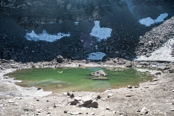 Η μυστηριώδης λίμνη με τους σκελετούς – Πως βρέθηκαν εκεί; (φωτο)
