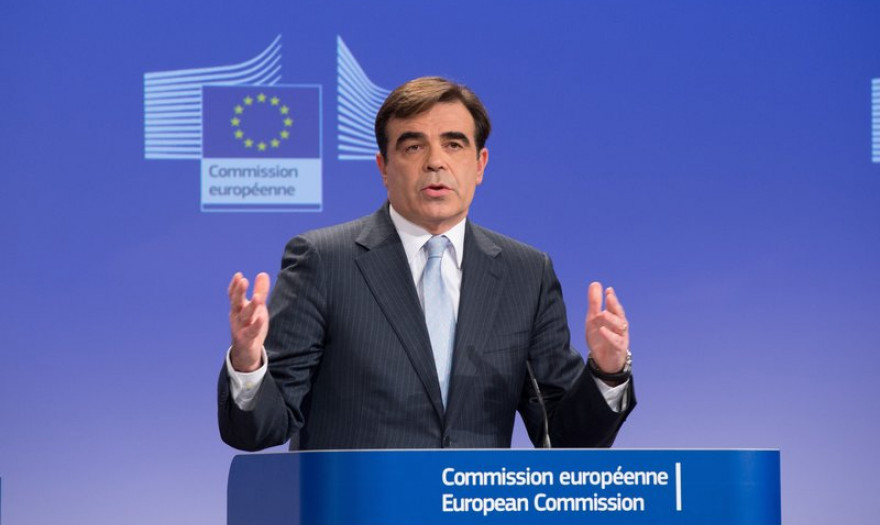 Ο επίτροπος Μ. Σχοινάς αναλαμβάνει το χαρτοφυλάκιο της μετανάστευσης